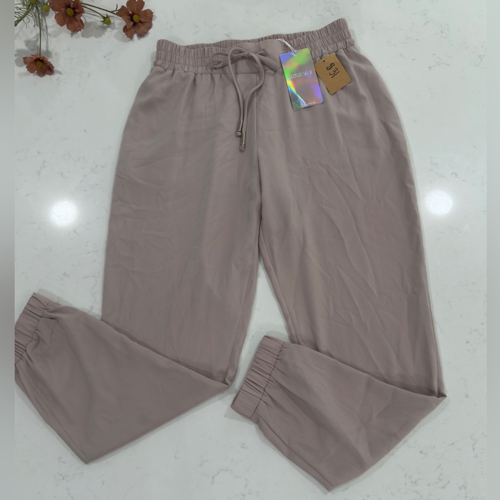 Tresics  luxe Women's Beige Joggers